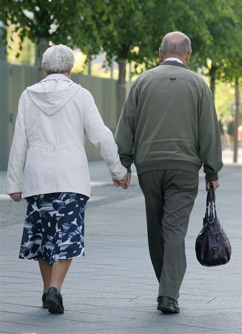 14 Elderly Couples That Will Make You Believe In Love Again
