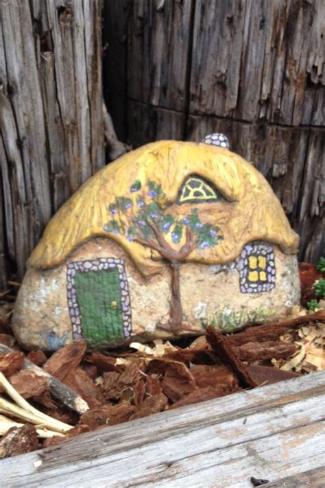fairy garden houses painted rocks  beginner rock crafts