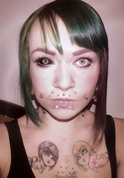 Sclera Tattoo Foto Tato Bola Mata Yang Terlihat Menyakitkan Suara Maja