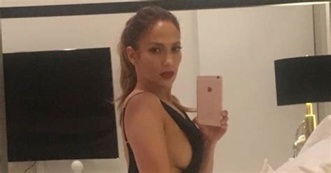 Jennifer Lopez S Sexiest Selfies Of All Time Us Weekly
