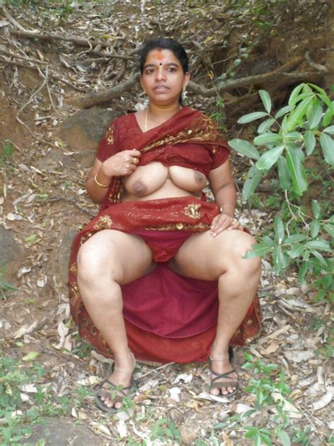 tamil aunty bathing in river free porn