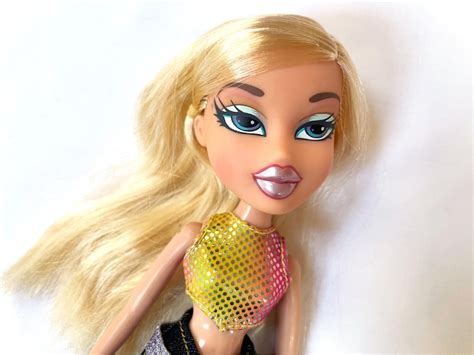 Vintage Bratz Cloe Sasha Doll Toy With Accessories 2001 Mga