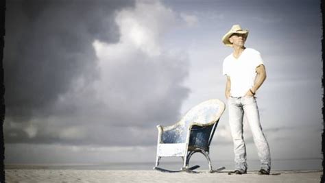 Kenny Chesney Makes A Rum At Bottling That Island Vibe