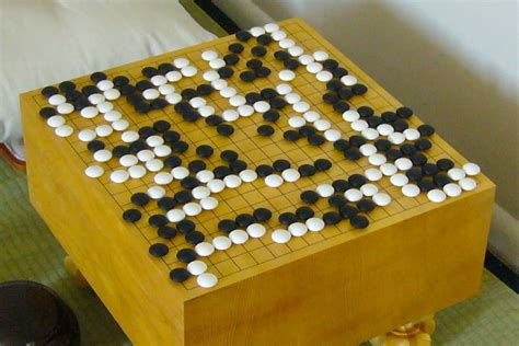quantum  machine plays ancient board game  entangled photons