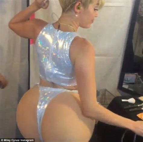 welcome to jay word chizoz miley cyrus now has a big butt see photos