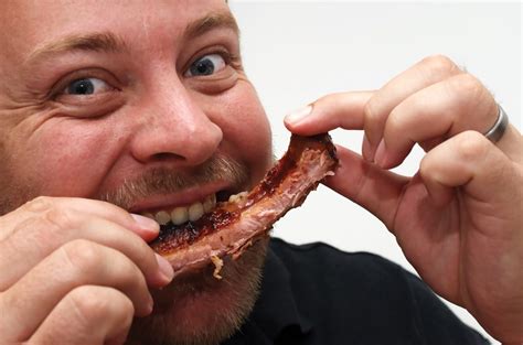 study finds  meat eaters  happier  vegans  vegetarians sick chirpse
