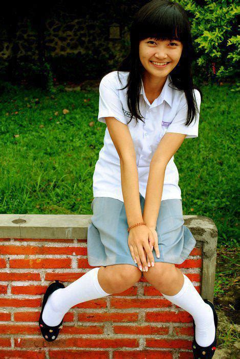 beautiful indonesian high school girl pictures