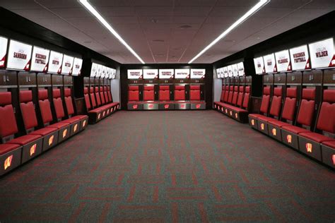 college footballs locker room arms race wisconsin badgers stress practicality
