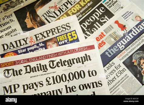 headlines   front pages   broadsheet british national newspapers uk stock photo
