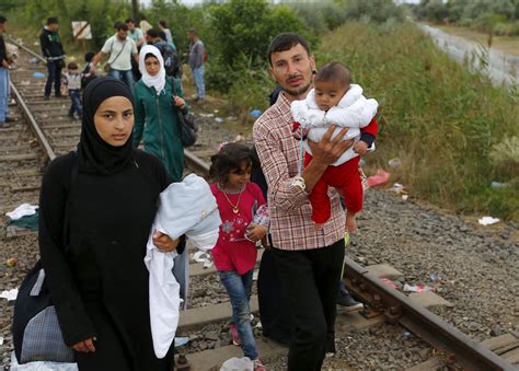 wave  muslim refugees threaten europes jews