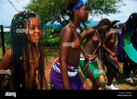 chicas zulu fotografías e imágenes de alta resolución alamy