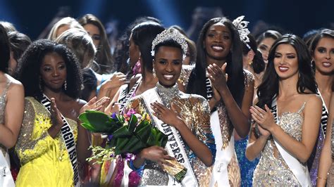 miss south africa zozibini tunzi crowned miss universe 2019 winner