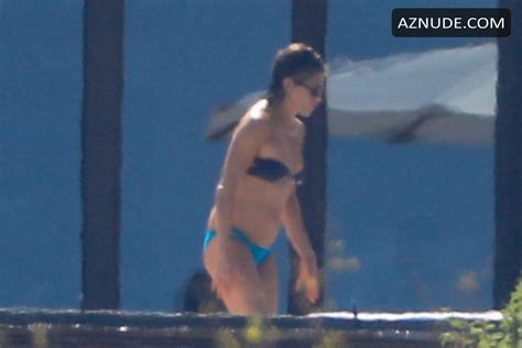 Courteney Cox And Jennifer Aniston Display Sexy Bikini