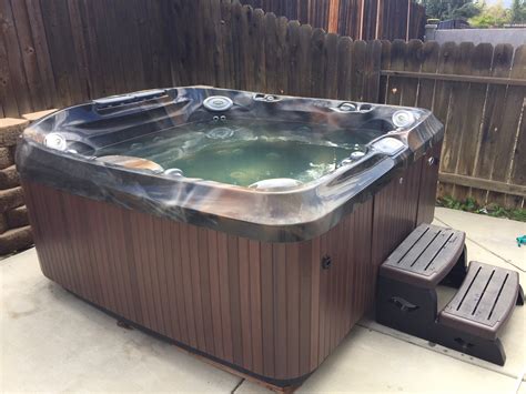fairly new 2017 jacuzzi brand 6 7 person hot tub spa