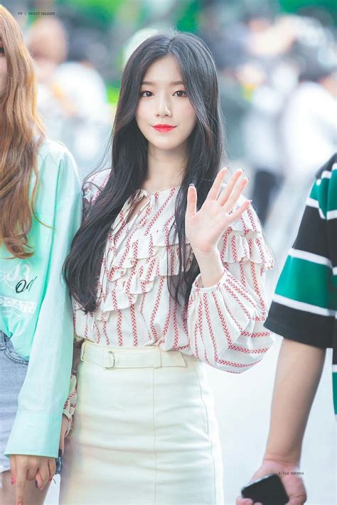 20 Times G I Dle S Shuhua Proved She Doesn T Need Dye To Make Her Hair