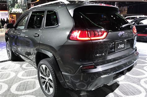 Jeep Cherokee 2018 Facelifted Suv Unveiled At Detroit
