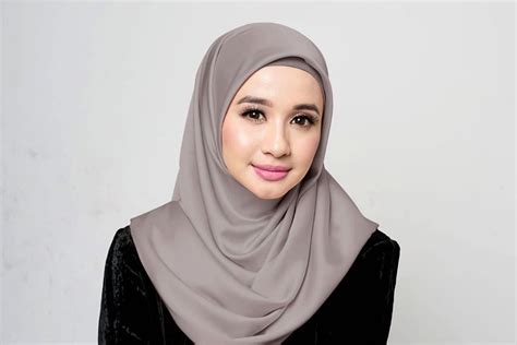 7 Ide Pakai Hijab Segi Empat Untuk Style Kondangan Simpel Womantalk
