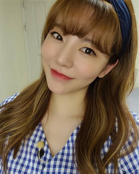 Snsd Sunny Promotes Trend Record In Her Latest Selfie Wonderful