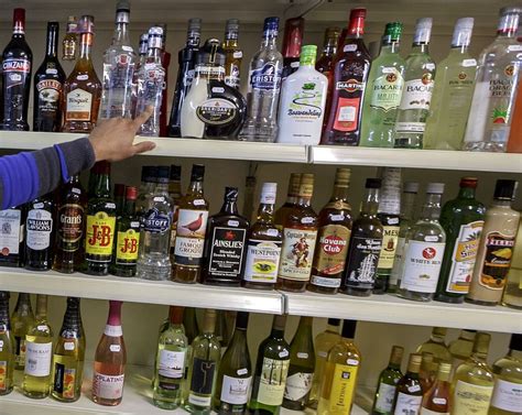 alcoholverkoop aan de pomp blijft verboden  nederland gazet van antwerpen