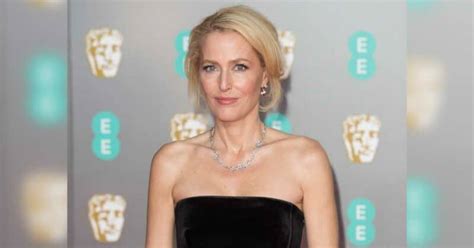 gillian anderson ditches wearing bra forever because of being too