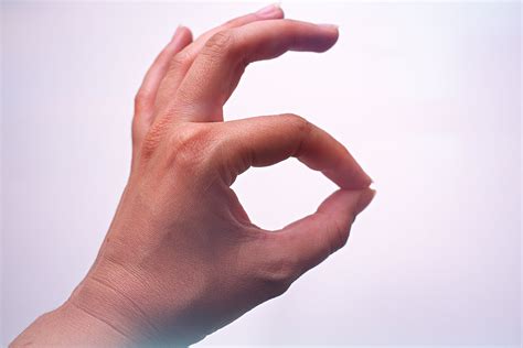 italian hand gestures thatll      local il globo
