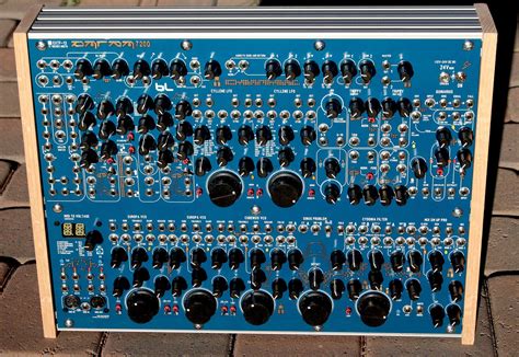 blm    modular synthesizer  pays tribute   arp  synthesizer moog