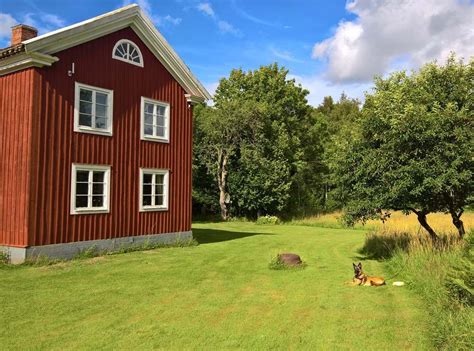heerlijk thuis komen met vers gemaaid gras huisinsmaland zweden sweden visitswedenned