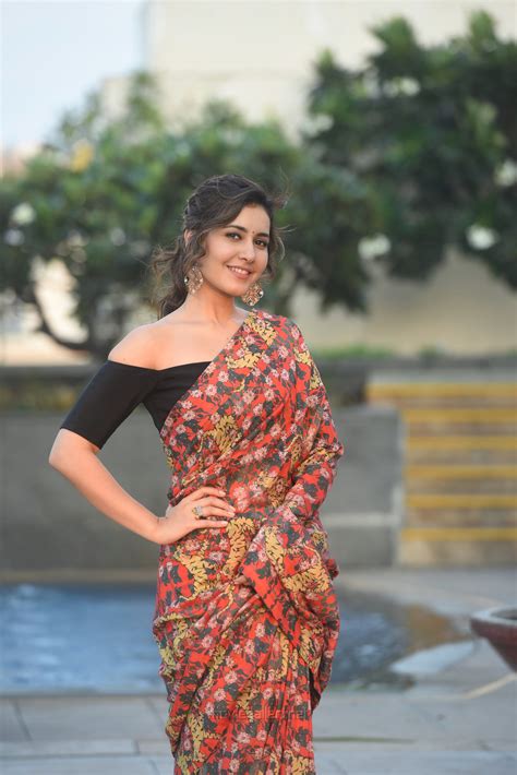 Actress Raashi Khanna Latest Photoshoot Pictures Hd New