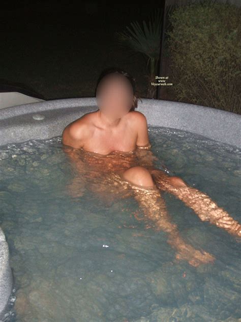 nude wife hot tub april 2010 voyeur web