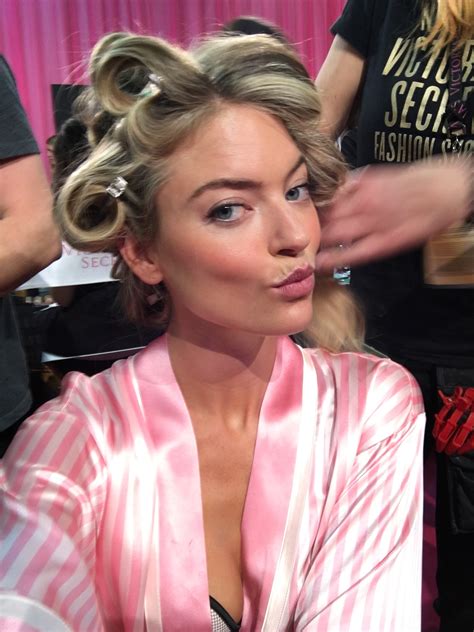 10 Victoria S Secret Angels Snapped Backstage Selfies On Our Phone