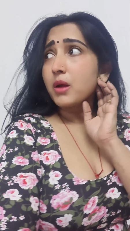 Malayali Tamil Serial Actress Harsha Sexy Rare Claeavage Show
