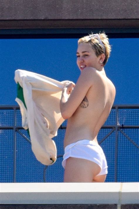Miley Cyrus Topless 24 Photos Thefappening