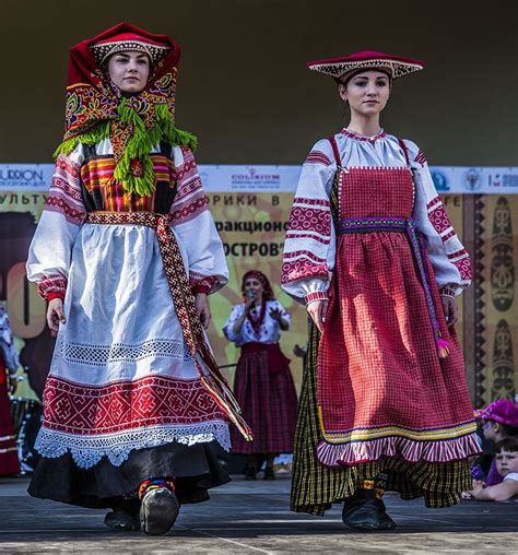 Traditional Russian Folk Costumes 02 Sarafan Wikipedia Folk