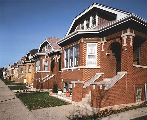 chicago brick bungalows images  pinterest bungalows bungalow homes  stained