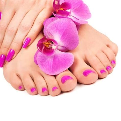 day luxury pedicure  including paraffin wax foot mask solis