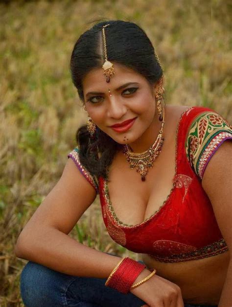 housewife photo desi masala housewife of real life in saree and cleavage photo
