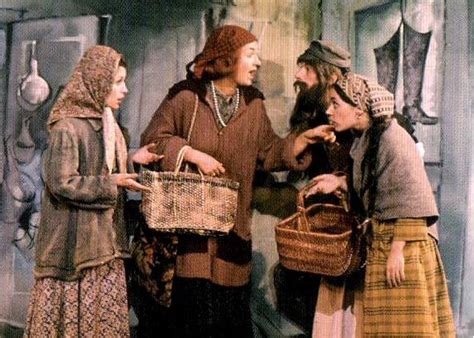 bea arthur center as yente in the 1964 version of fiddler on the