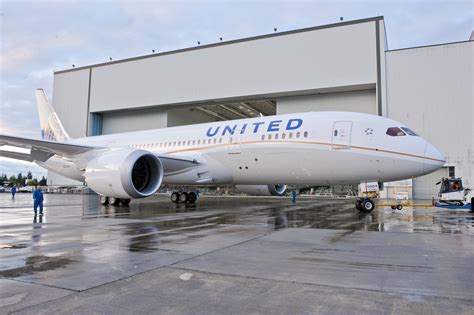 united airlines rolls    boeing  dreamliner airlinereportercom