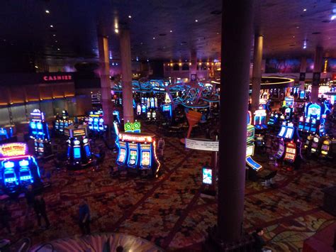 las vegas strip  deserted    closed casino    vegaschanges