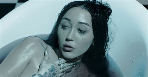 noah cyrus nude bts on all three shooting 11 photos and video the