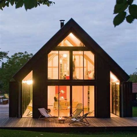 une maison familiale en bois ouverte sur la foret cote maison