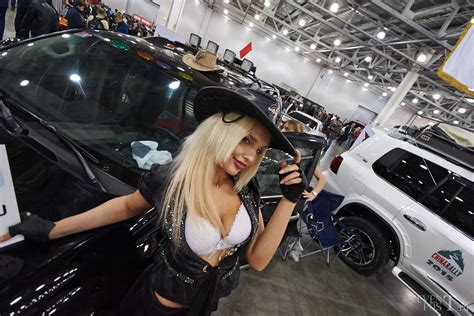 2015 Moscow Tuning Show Go Go Dancing Girls And American
