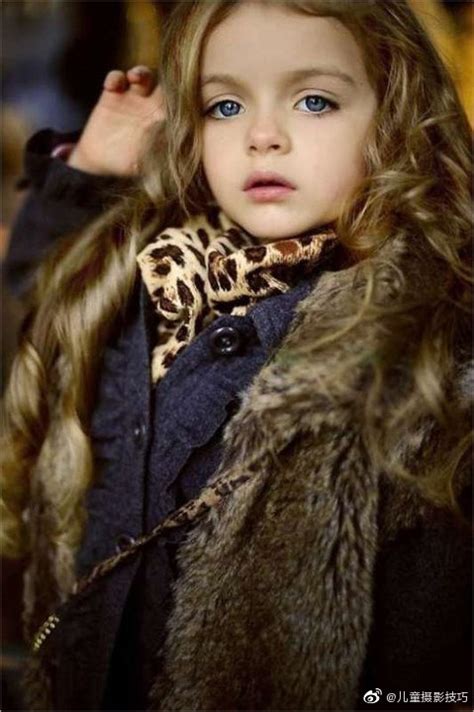 4岁俄罗斯小模特米兰·库尔尼科娃的一组写真照片，在网络上爆红 库尔尼科娃 米兰 写真 新浪新闻