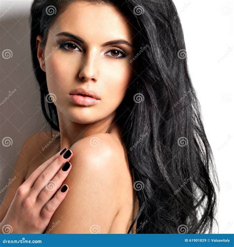 Mujer Morena Joven Atractiva Hermosa Con El Pelo Largo Imagen De