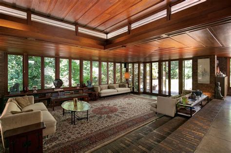frank lloyd wright usonian home  headed  auction   reserve  spaces