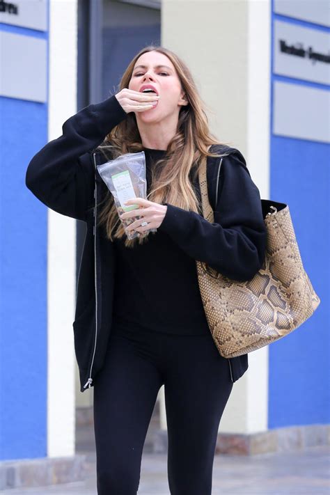 celebrities eating things