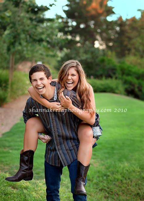 Sibling Poses With Images Sibling Photography Poses Older Sibling