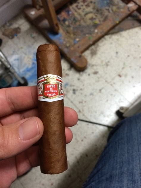 hoyo de monterrey petit robusto cigar reviews text photo
