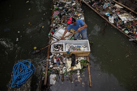 team  cleaning    worlds  polluted rivers heres  world economic forum