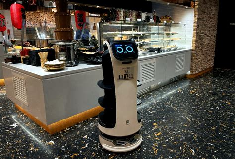 cosmo     eat restaurant  robots deliver food